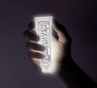 معجون أسنان مارفيس بالنعناع المبيض 25مل Marvis Whitening Mint Toothpaste 3 معجون أسنان مارفيس بالنعناع المبيض 25مل Marvis Whitening Mint Toothpaste