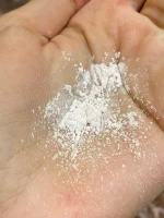 بودرة معطرة للجسم ميستين بريتي بلومز برائحة الزهور والفواكه اللذيذة 100جم Mistine Pretty Blooms Perfume Talcum