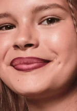 ايسنس محدد شفاه مات 19 8H Matte Comfort Lipliner - 19 Burgundy Bestie