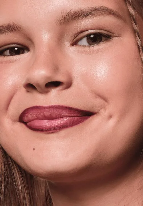 ايسنس محدد شفاه مات 19 8H Matte Comfort Lipliner - 19 Burgundy Bestie