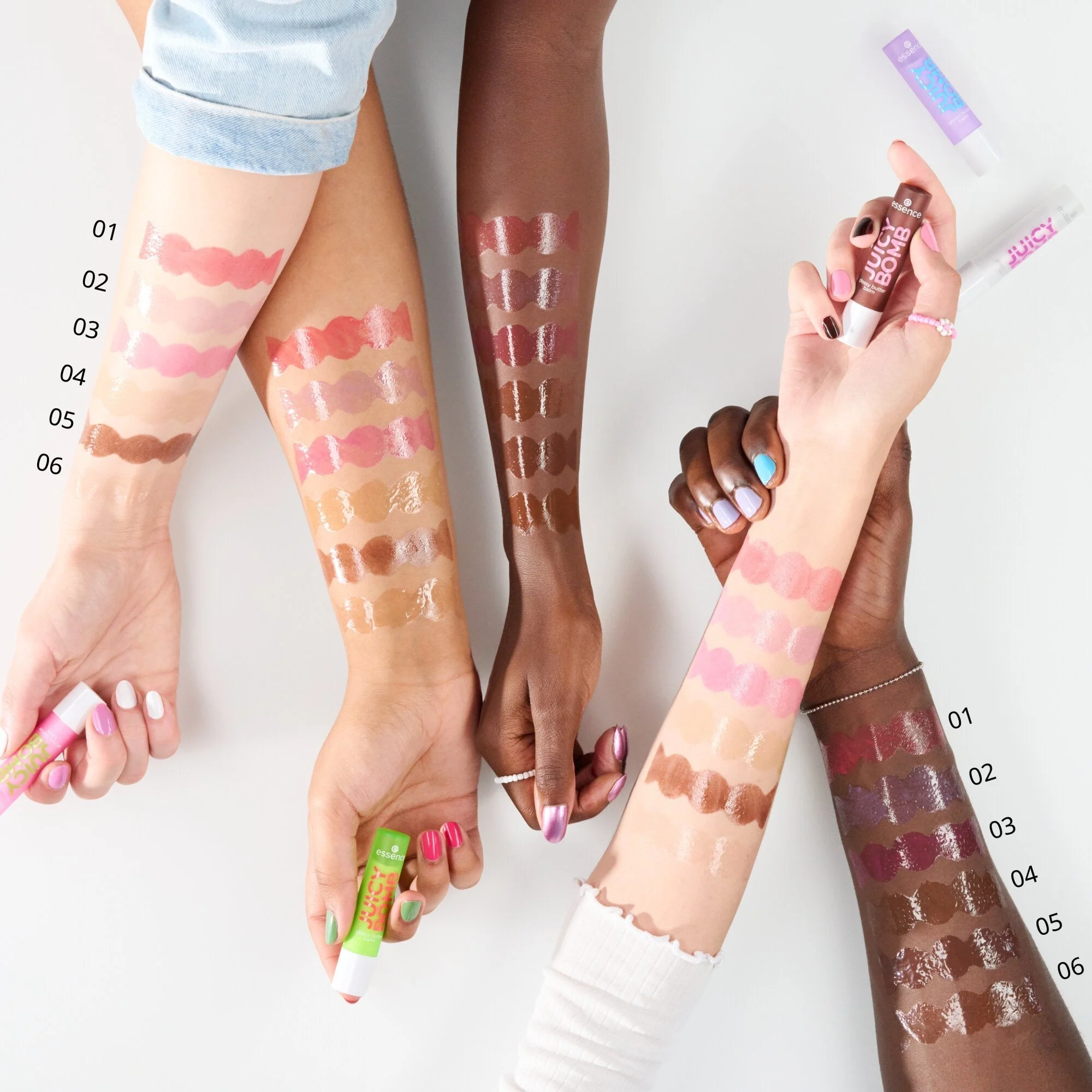 بلسم شفاه ايسنس جوسي بوم جلوسي باتر بالم 01 Essence Juicy Bomb Glossy Butter Balm 01 One In A Melon